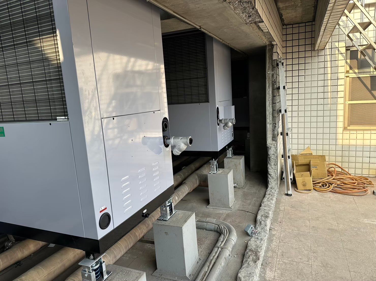 高雄五甲-信澈襌寺|氣冷冰水主機汰舊換新工程